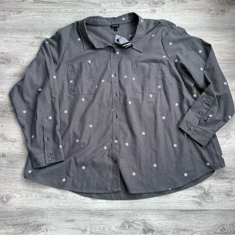 torrid Charcoal Gray Button-Down Shirt with White Daisy Embroidery